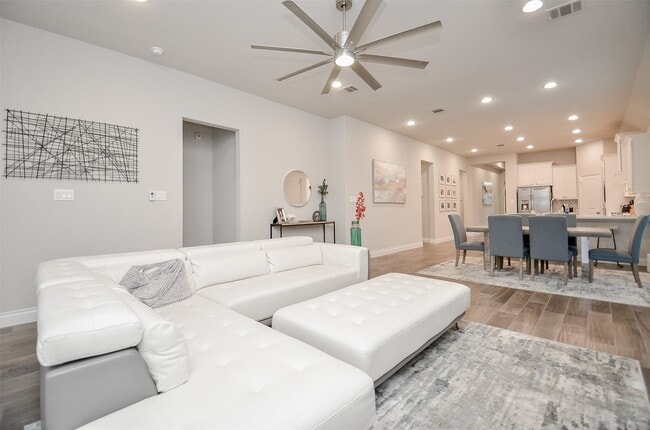 Building Photo - 6926 Myrtle Dr