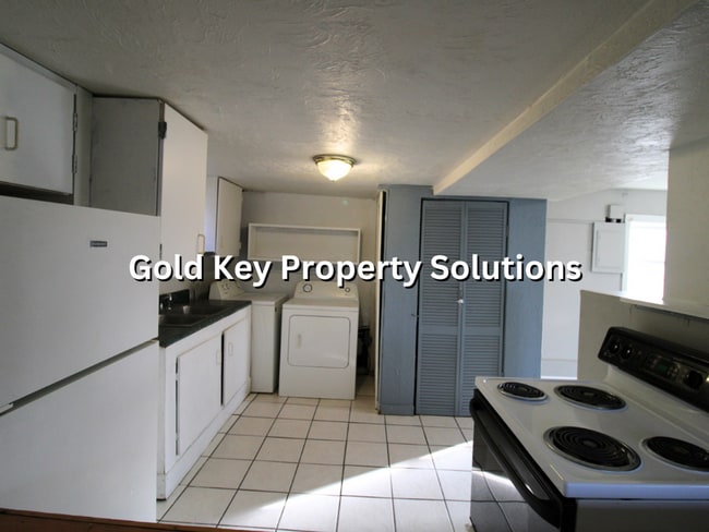 Building Photo - 2 BR 1 BA House Off Scatterfield (NO SECTION 8)