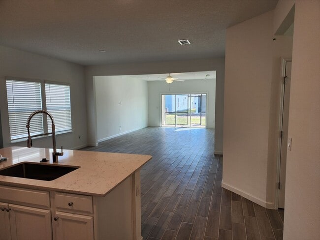 Building Photo - ****TWO WEEKS FREE**** Spacious 3BR Home in Quiet Jacksonville Neighborhood