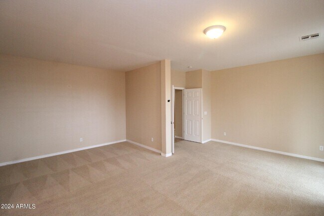 Building Photo - 3951 E Ravenswood Dr