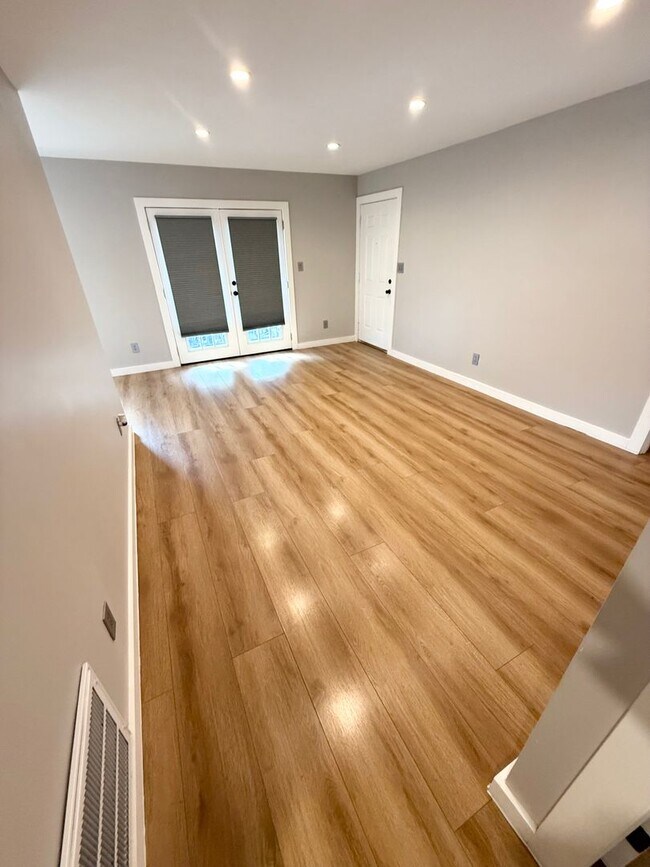 Building Photo - Meridian Apartments