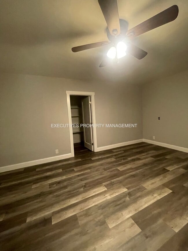 Building Photo - 1957 CA-140