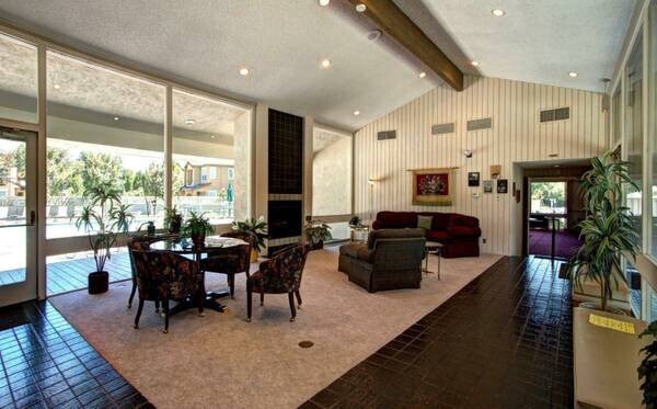 Building Photo - Bright and quiet two-story townhouse situated in the friendly Sunset Oaks community with an award...