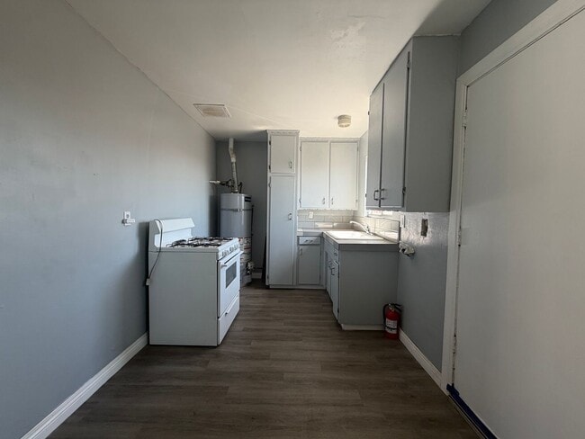 Building Photo - P156