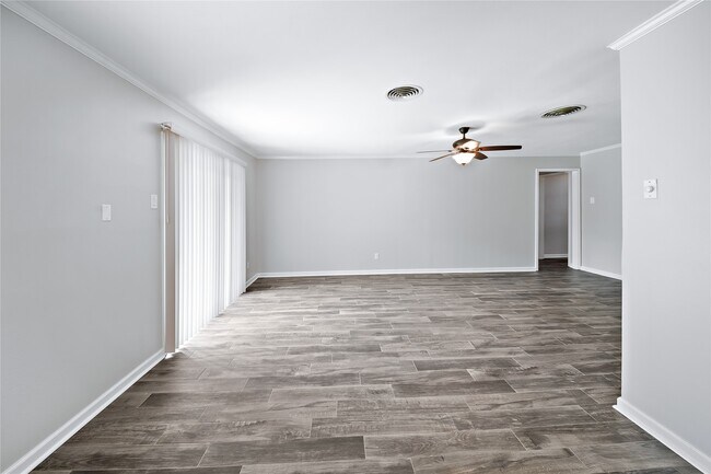 Building Photo - 9003 Bintliff Dr