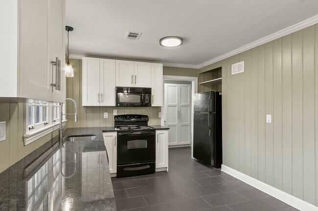 Building Photo - Druid Hills Charmer Available NOW!