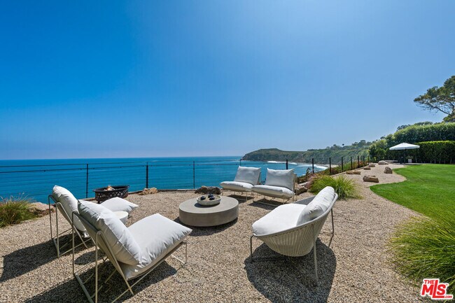 Building Photo - 28926 Cliffside Dr