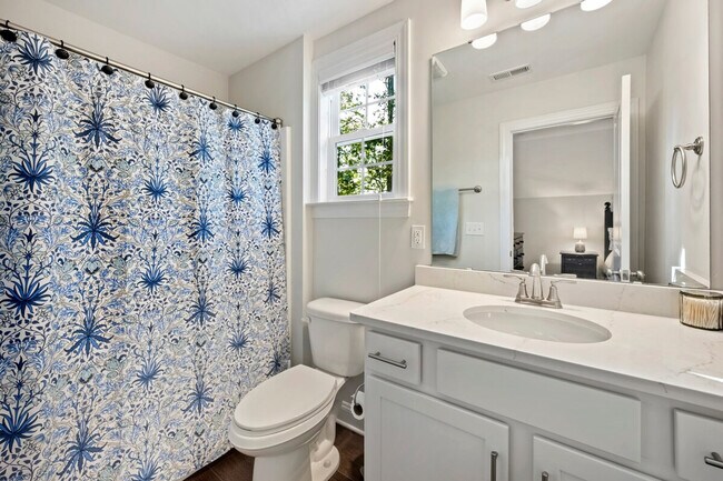 Building Photo - 245 Brace Dr