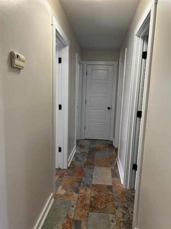 Building Photo - Renovated Brick Ranch Home