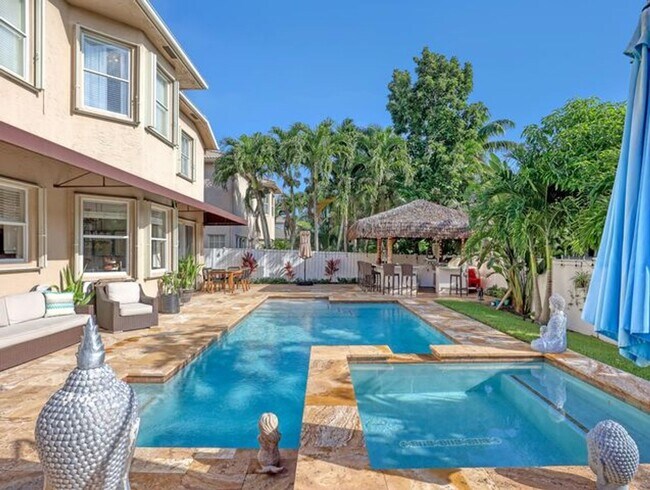 Building Photo - 2227 Ridgewood Cir