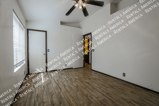 Building Photo - 9316 W Cinnabar Ave