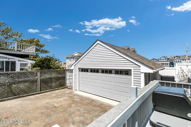 Building Photo - 304 Oceanfront