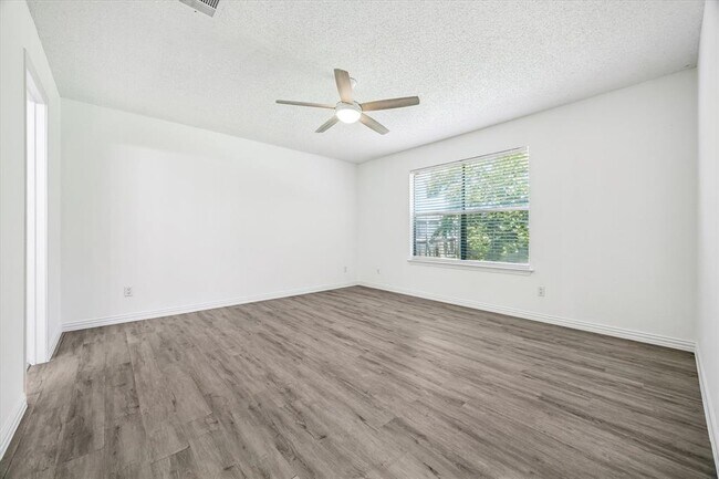 Building Photo - 3204 Blazing Star Trail