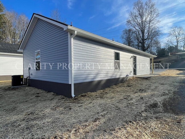 Building Photo - Newly constructed three bedroom home!