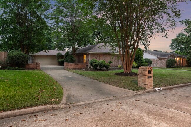 Primary Photo - 10211 Cantertrot Dr