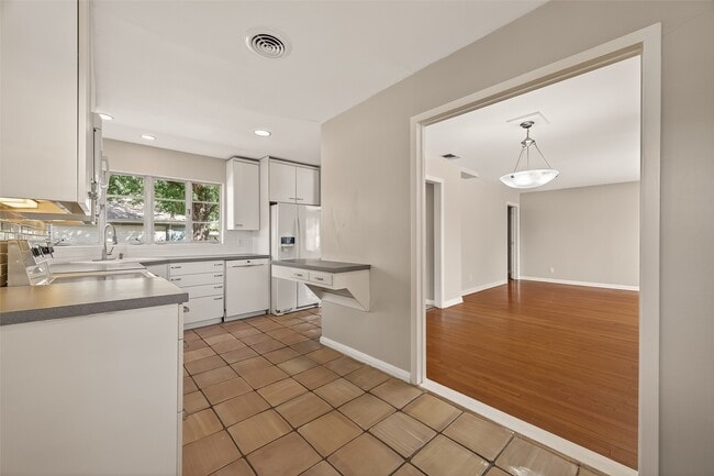 Building Photo - 3314 Westridge St