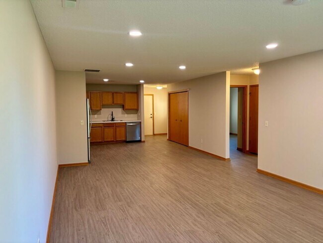 Building Photo - Updated One Level 2 Bedroom Townhome