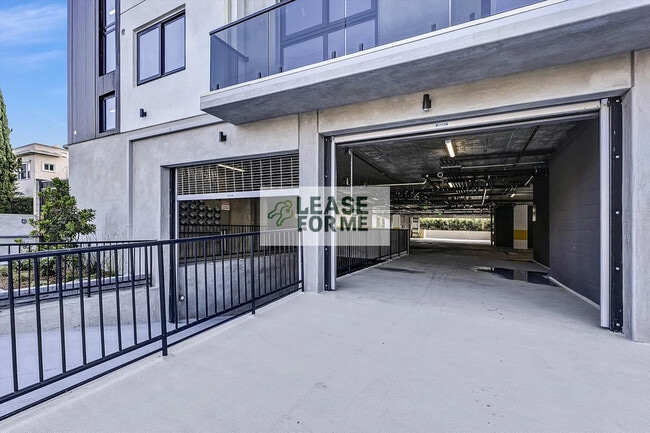 Building Photo - 1538 S Wilton Pl