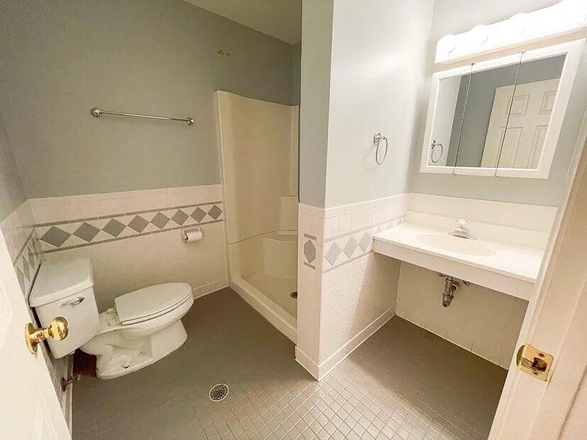 Building Photo - 5722 Ridgeway Dr