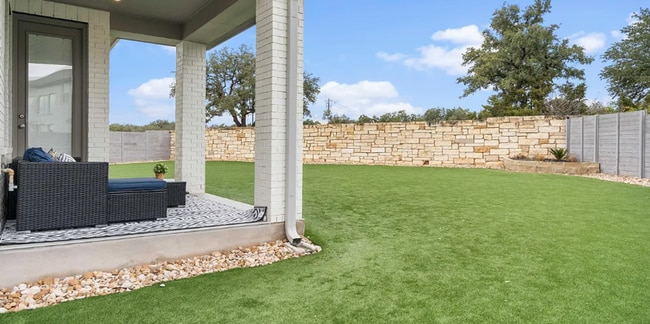 Building Photo - lovely turnkey 3bd fenced in yard