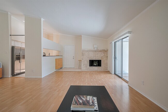Building Photo - 2425 Augusta Dr