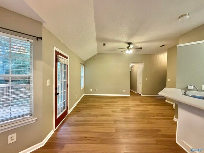 Building Photo - 105 Sugarwood Ct