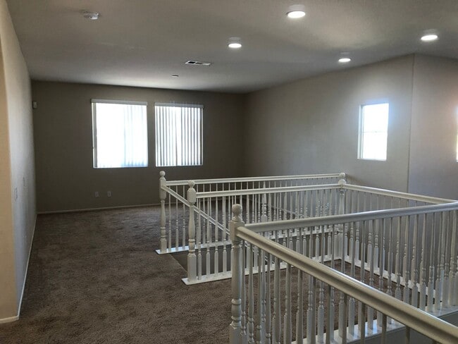 Building Photo - 4 bed Paseo del Sol Home with Downstairs B...