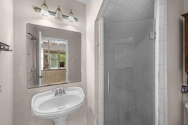 Building Photo - 11319 Briar Forest Dr