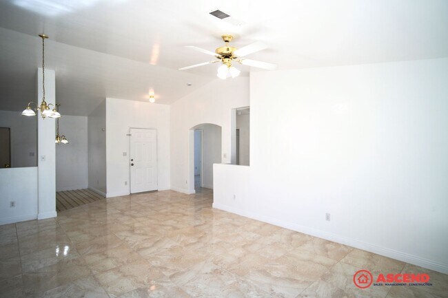 Building Photo - Darling Home in SW!