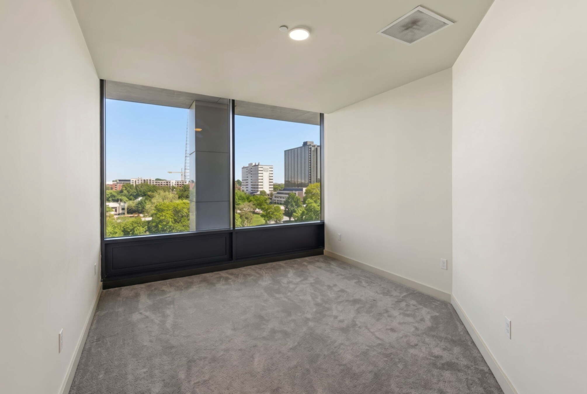 Building Photo - 700 W 31st St