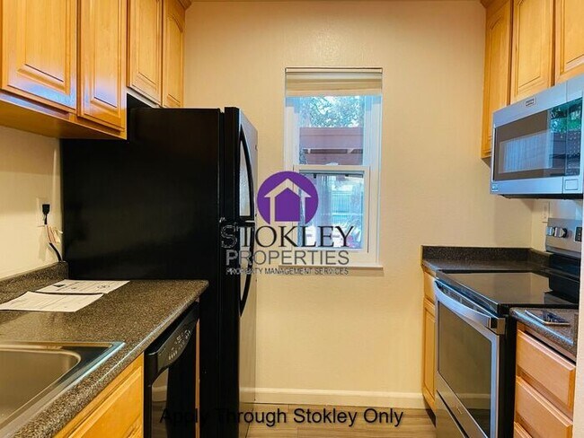 Building Photo - Stokley Properties Welcomes 1534 Parkwood ...