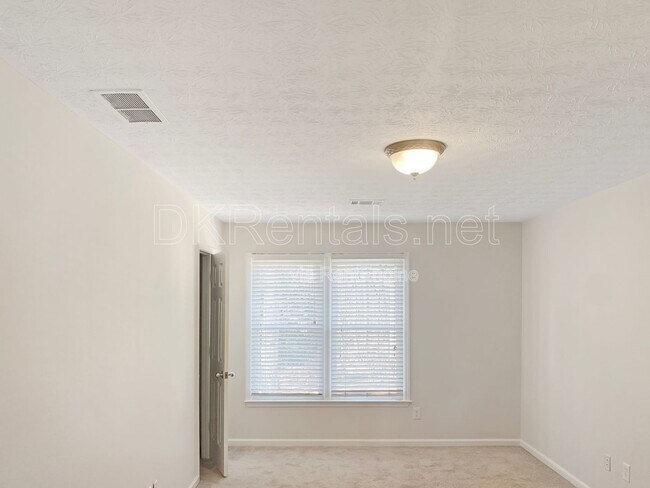 Building Photo - 860 Crab Orchard Dr