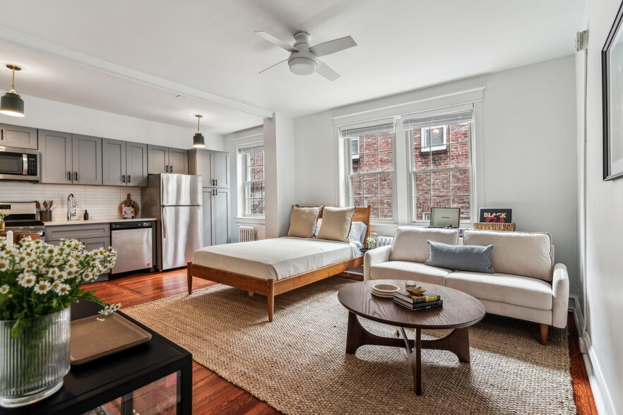 Building Photo - The Ivy - University City