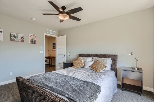 Building Photo - Modern 2 BDR Townhome in Broomfield