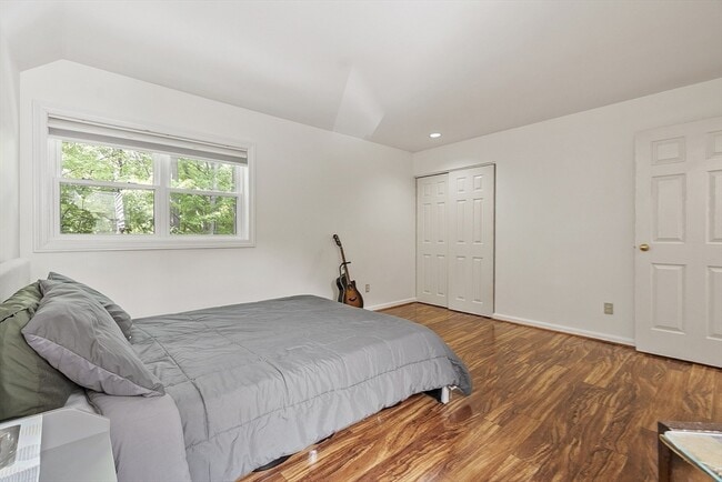 Building Photo - 5 Maple Ridge Dr