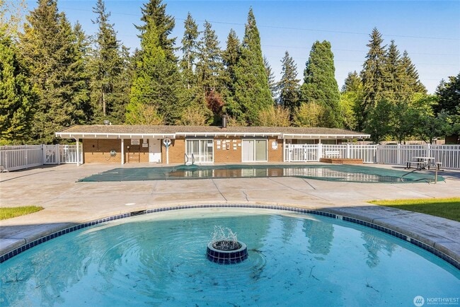 Building Photo - Charming 3-Bedroom 1.5 Bath Apt in Prime Bellevue Location.