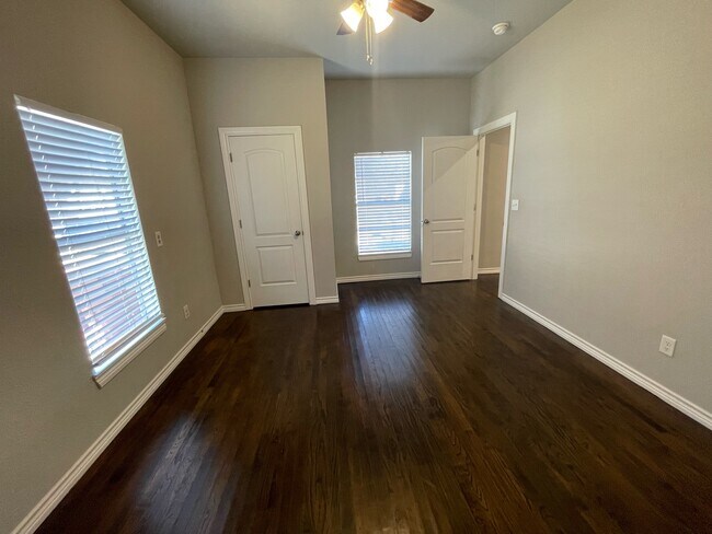 Building Photo - 810 Seven Oaks Rd