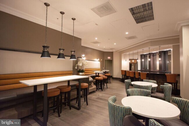 Building Photo - 3101 N Hampton Dr