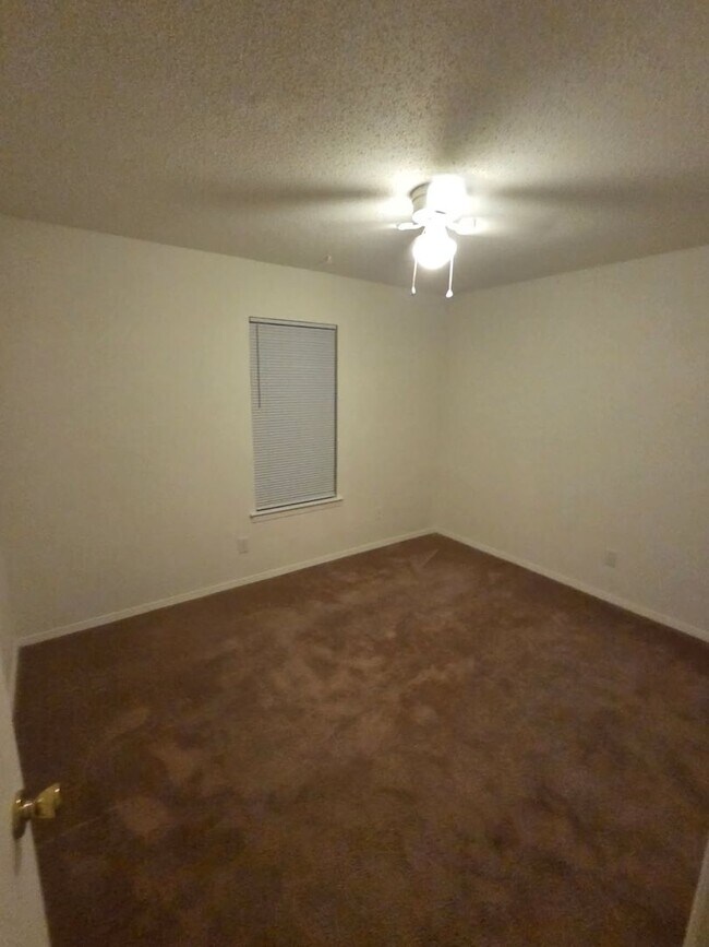 Building Photo - 3/2 in Claremont Subdivision