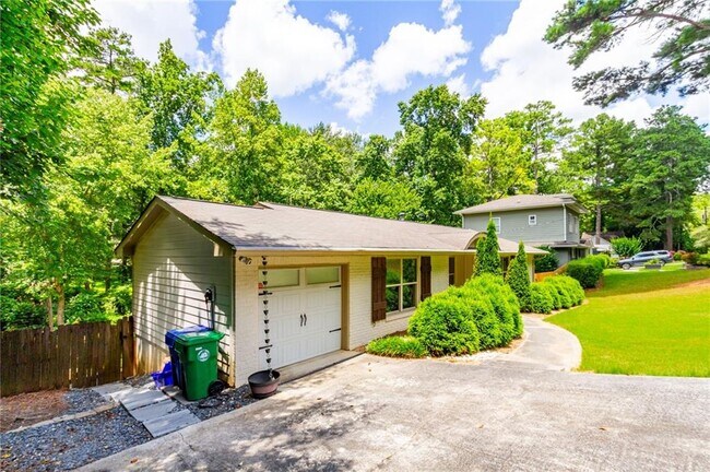 Building Photo - 3014 Skyland Dr NE