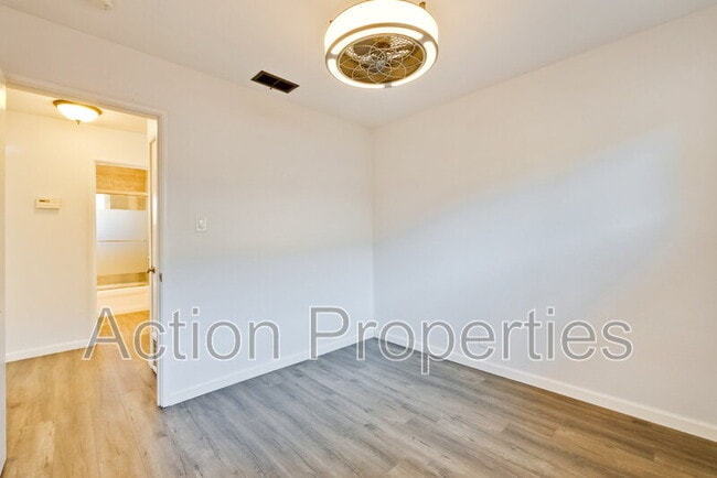 Building Photo - 1034 Tulane Dr