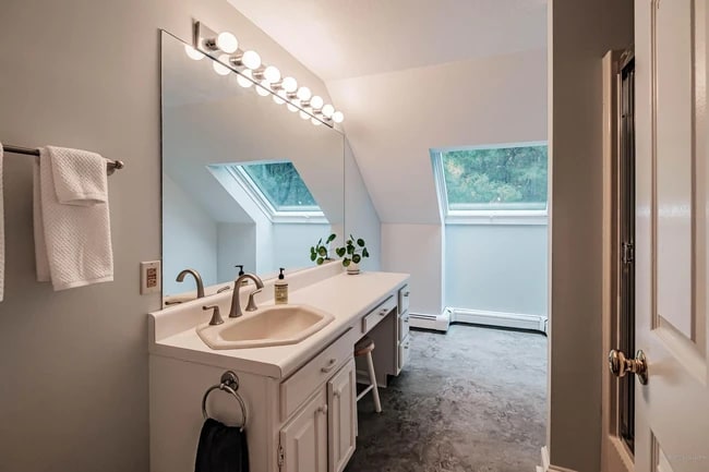 2nd floor full bathroom - 9 Lupine Ct