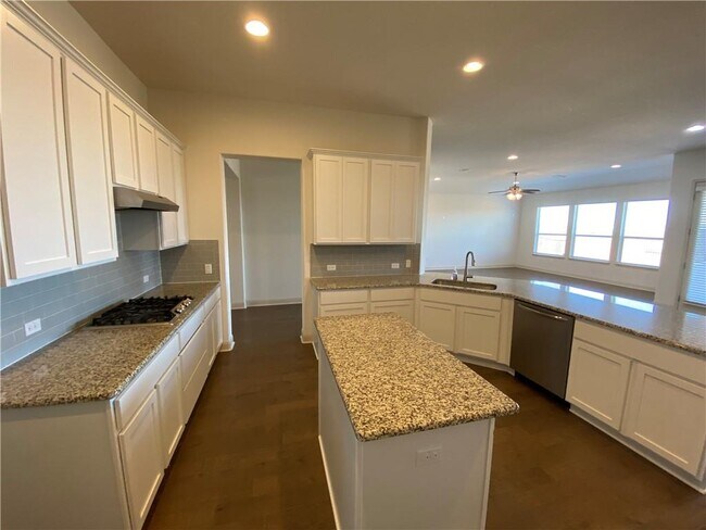 Building Photo - 16500 Aventura Ave