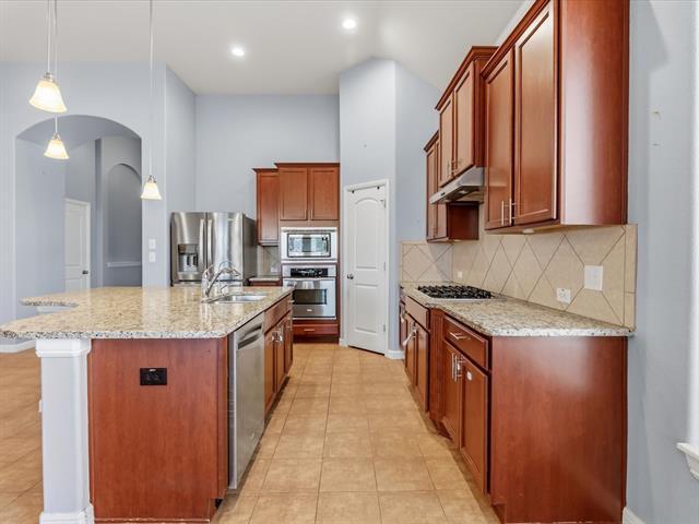 Building Photo - 4114 Lee Hutson Dr