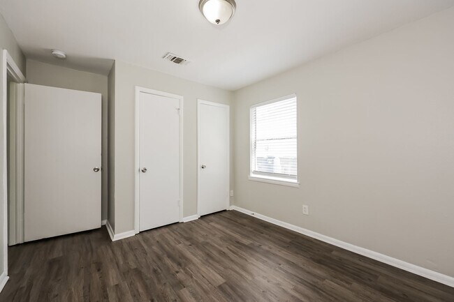 Building Photo - Coming Soon! 3 BR/1BA | Updated Single Family Home | 1-Car Garage | Shaded backyard!