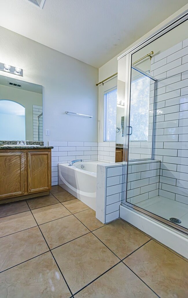 Building Photo - 1 Story home with 3 Bedrooms