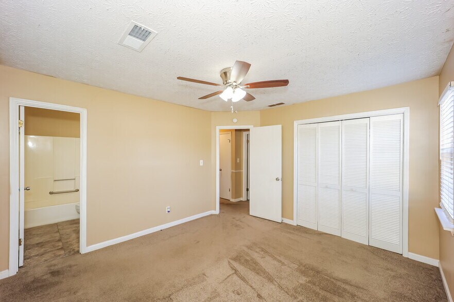 Building Photo - 5818 Northfield Dr