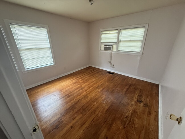 Building Photo - Affordable Duplex in Fondren!