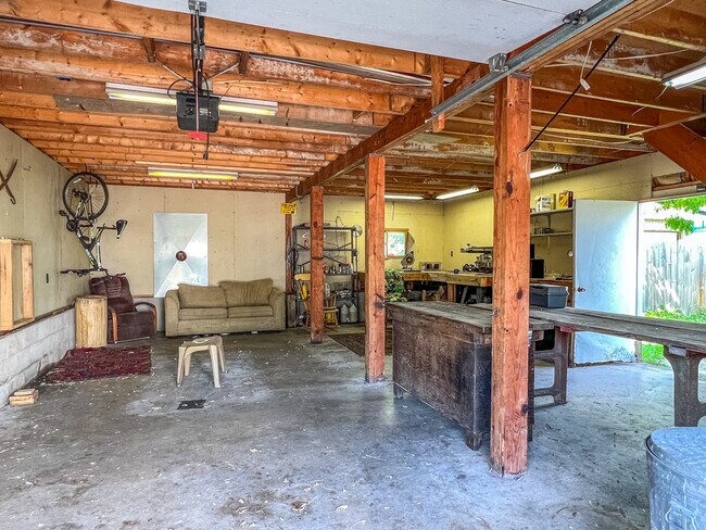 Building Photo - 1819 Fitch Ave