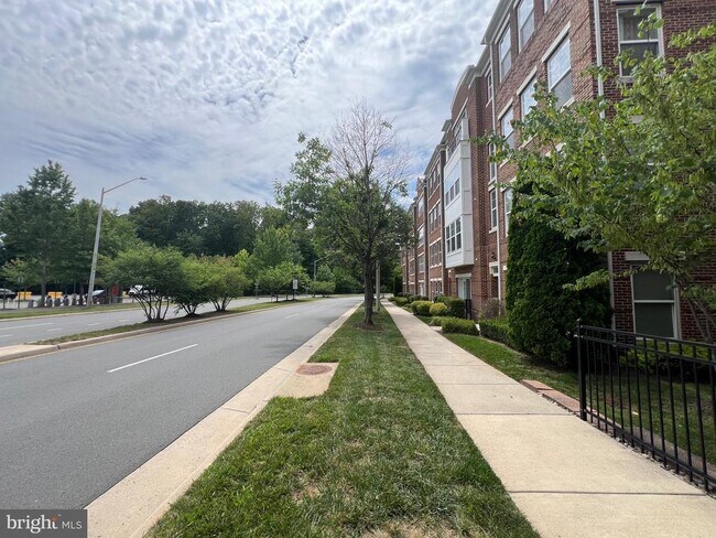 Building Photo - 3048 Rittenhouse Cir